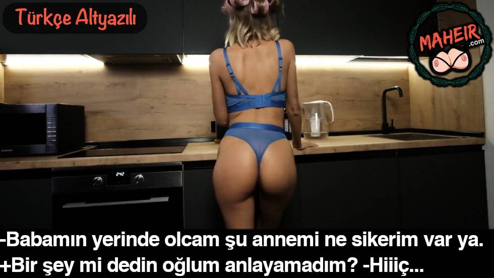 Evde Mavi Donla Gezen Annemin Götüne Bakarken Yakalandım